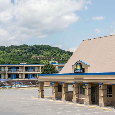 Days Inn By Wyndham Staunton Esterno foto