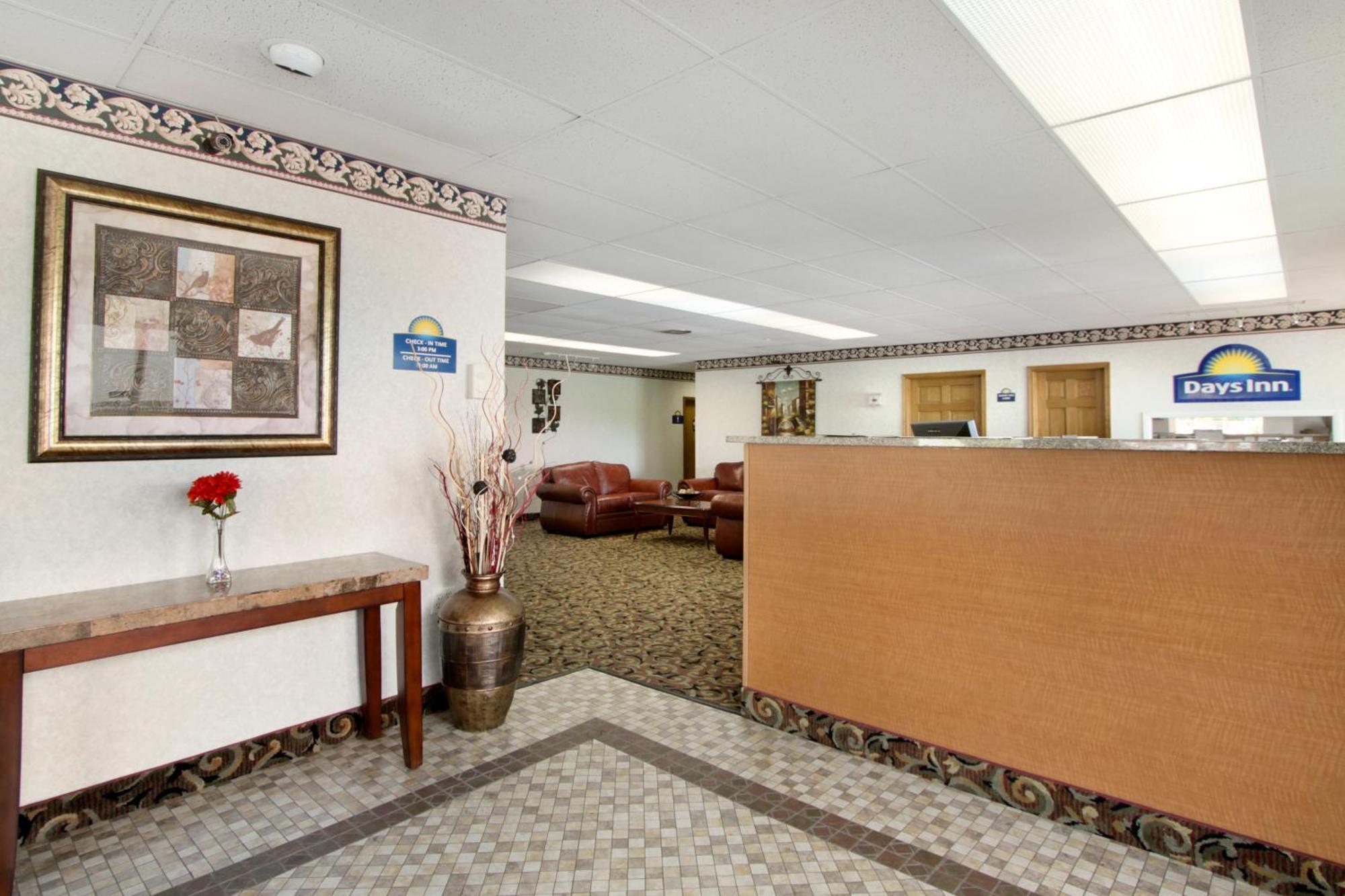 Days Inn By Wyndham Staunton Esterno foto